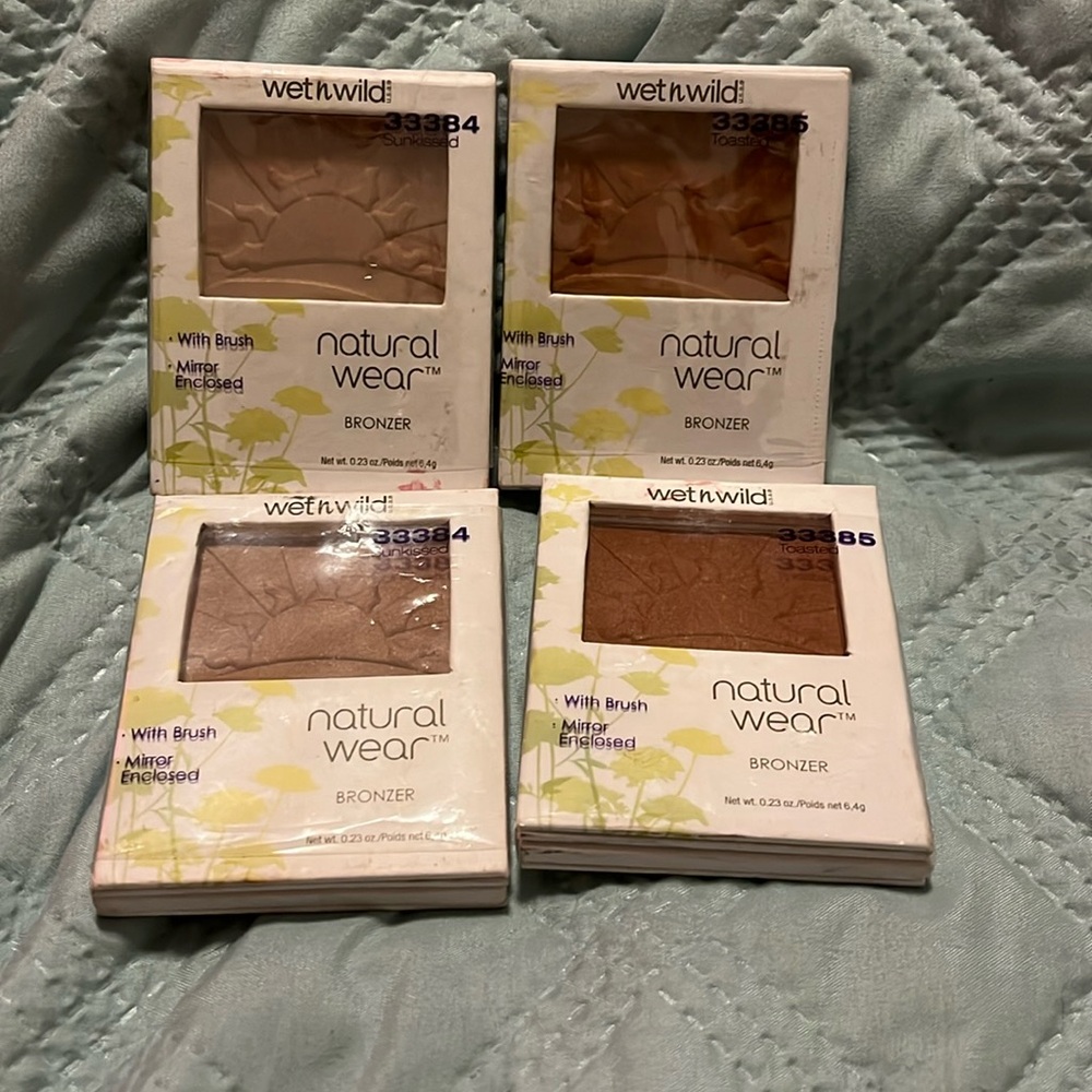 4-Pack Bundle: WetNWild Natural Wear Bronzer With Brush & Mirror